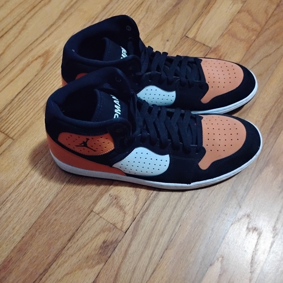 Jordan sneakers - Picture 2 of 5